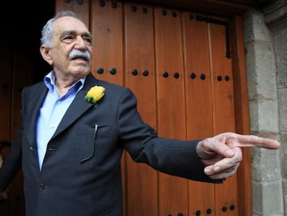 Gabriel Garc&iacute;a M&aacute;rquez speaks to reporters outside his home in Mexico City on his birthday March 6, 2014. 