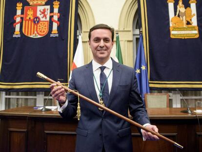 El candidato del PP al Congreso por Almería, Javier Aureliano García Molina, tras ser investido como presidente de la Diputación el pasado enero.
