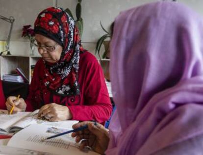 Mujeres en una de las clases de la organización Fakti, donde aprenden danés.