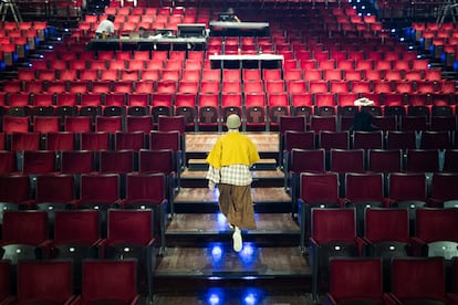 L'actriu Mel Salvatierra en un assaig de l'espectacle 'La brama del cérvol', de La Calòrica