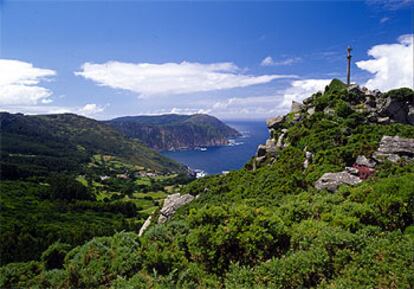 El &#39;cruceiro&#39; de la sierra de Capelada, situado en un saliente junto a la costa y cercano a San Andrés de Teixido.