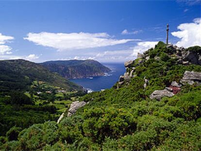 El &#39;cruceiro&#39; de la sierra de Capelada, situado en un saliente junto a la costa y cercano a San Andrés de Teixido.