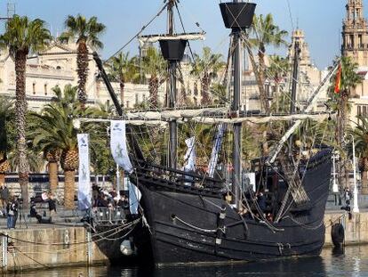 La r&eacute;plica de la nao Victoria, fondeada ayer en el puerto de Barcelona. 