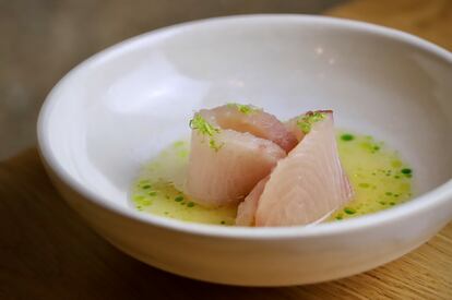 Hamachi amb salsa vierge del restaurant Àme de Barcelona.