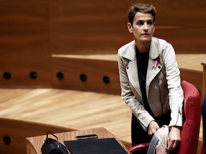 La presidenta del Gobierno de Navarra, María Chivite, en un pleno del Parlamento foral.