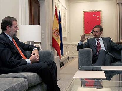 Mariano Rajoy y José Luis Rodríguez Zapatero, durante su reunión de ayer en La Moncloa.