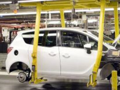 Aspecto de la cadena de montaje que la factoría General Motors (GM) tiene en la localidad zaragozana de Figueruelas.