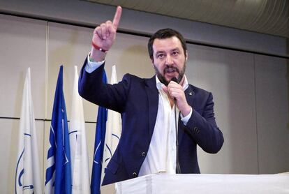 Matteo Salvini, l&iacute;dera de La Liga, ayer durante un mitin.