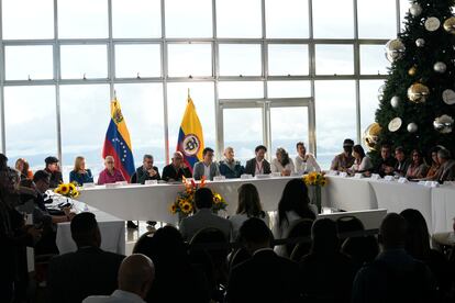 Delegaciones que representan a la guerrilla colombiana Ejército de Liberación Nacional (ELN) y el Gobierno colombiano en el hotel Humboldt en Caracas.