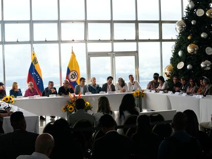 Delegaciones que representan a la guerrilla colombiana Ejército de Liberación Nacional (ELN) y el Gobierno colombiano en el hotel Humboldt en Caracas.