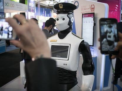 Un robot policía en la Smart City Expo World Congress.