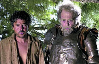 Carlos Iglesias (izquierda) y Juan Luis Galiardo son Sancho y Quijote en el filme de Gutiérrez Aragón.