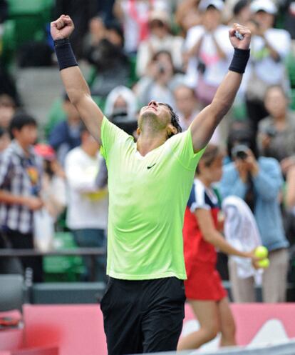 El tenista Rafael Nadal se impone al francés Gael Monfils en dos sets y se lleva el Torneo de Tokio, su séptimo título del año.