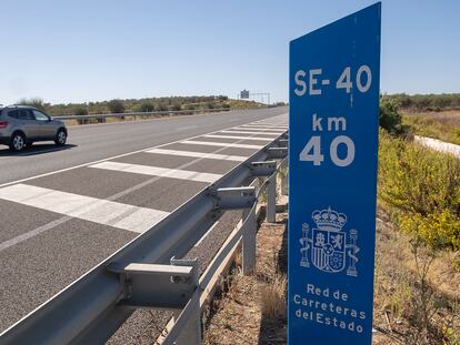 Autovía SE-40 a su paso por la localidad de Almensilla, Sevilla.
