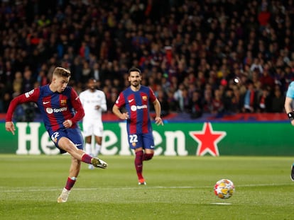 Fermín López marca el primer gol del Barcelona ante el Nápoles.