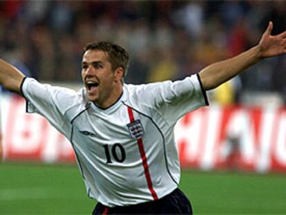 Owen celebra un gol a Alemania en el Mundial de Japón y Corea.
