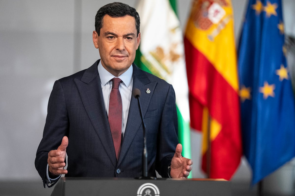 Moreno Bonilla anuncia la dimisión de la consejera de Salud de Andalucía por la crisis de los cribados
