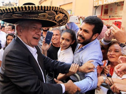 López Obrador en un mitin en León, Guanajuato.