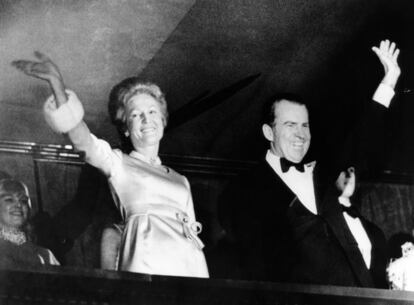 O presidente Richard Nixon e sua esposa Pat, em um dos bailes de gala que se organizaram depois de sua reeleição em 1973.