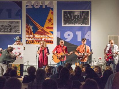 Concierto en la Universitat Catalana d’Estiu, que ha atraído a numerosos políticos catalanes.