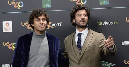 Antón Carreño y Willy Bárcenas, de Taburete, durante los Premios 40 Principales celebrados en Madrid en 2017.
