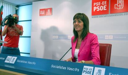 Idoia Mendia, durante la rueda de prensa en la sede del PSE-EE.