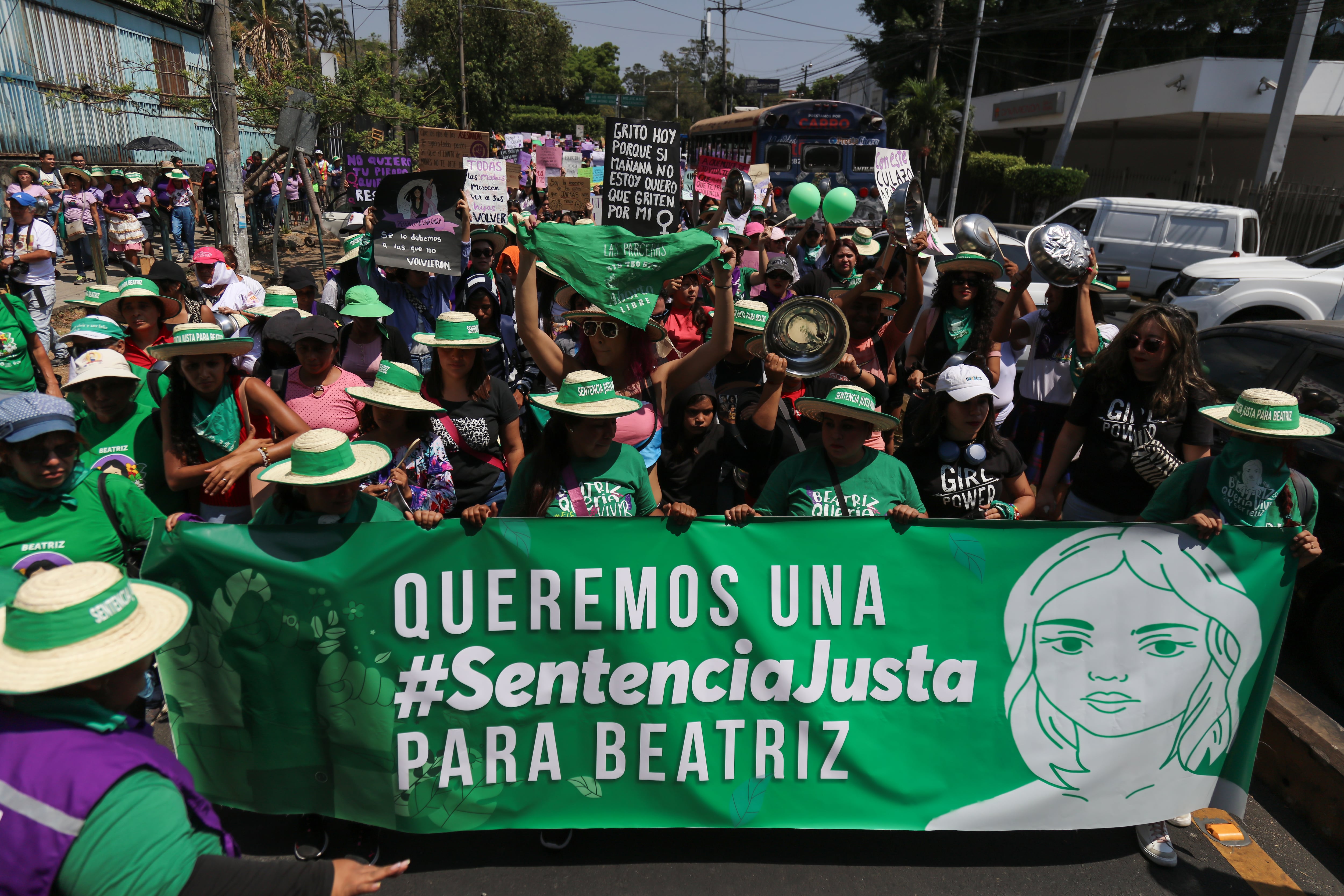 Condena internacional a El Salvador por negar el aborto a una mujer