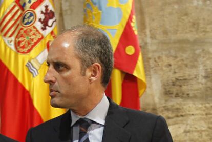 El presidente valenciano, Francisco Camps, ayer en la sede de la Generalitat.