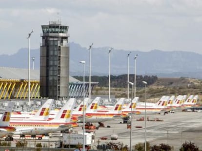 Aviones de Iberia en tierra en el aeropuerto de Barajas.