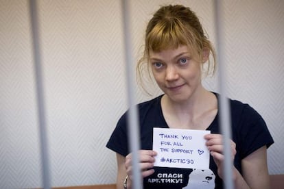 La activista finlandesa Sini Saarela, en los juzgados de Múrmansk, Rusia, este lunes.