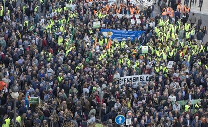 Miles de manifestantes en el centro de Valencia.