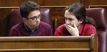 &Iacute;&ntilde;igo Errej&oacute;n y Pablo Iglesias, en el Congreso. 