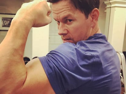 Mark Wahlberg muestra el circuito de ejercicios que practica para mantenerse así de bien a los 46 años.