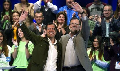 Mariano Rajoy y Juanma Moreno en Roquetas de Mar (Almería).