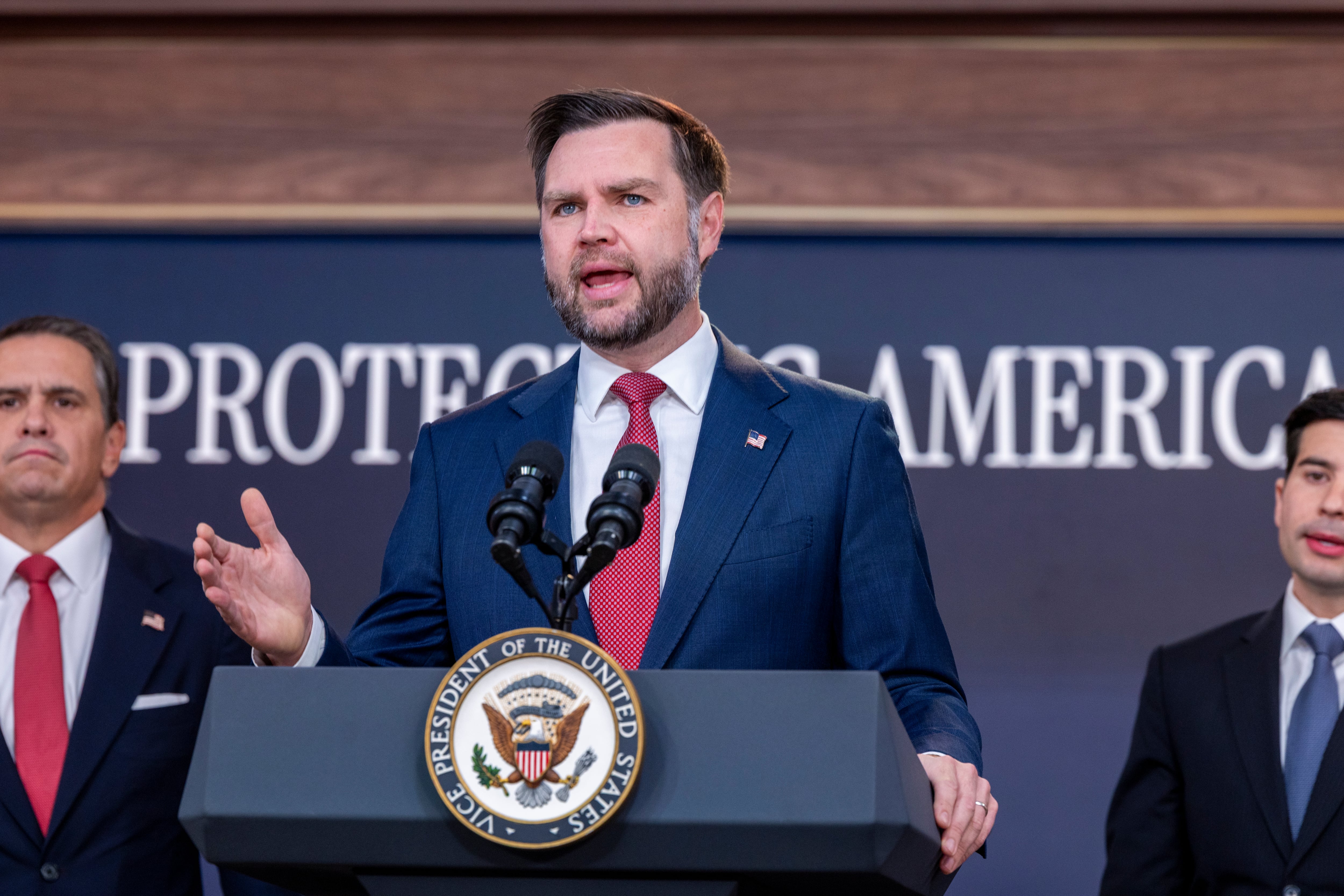 Trump Administration indique neuf universités d'élite pour ses programmes d'étudiants étrangers