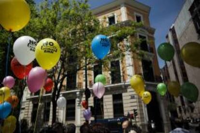 Concentración frente a la sede de Banco Mare Nostrum (BMN) en Madrid, para protestar por el ERE que quiere aplicar la entidad para despedir a cerca de 1.000 personas.