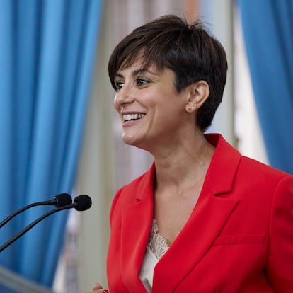 12-07-2021 La nueva ministra Portavoz y de Política Territorial, Isabel Rodríguez, interviene en el traspaso de carteras, en el Ministerio de Política Territorial, a 12 de julio de 2021, en Madrid (España). El traspaso de carteras se efectúa después de que la nueva ministra haya prometido su cargo ante el Rey y después de que el BOE publicara este lunes dos reales decretos con los cambios anunciados el pasado sábado por el presidente del Gobierno para la remodelación del Ejecutivo de coalición del PSOE y Unidas Podemos.
POLITICA
Jesús Hellín - Europa Press