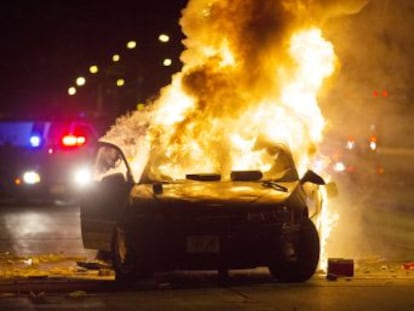 Los manifestantes han incendiado una gasolinera y lanzado piedras, según las autoridades