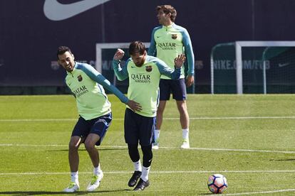 Sesi&oacute;n de entrenamiento de los jugadores del Barcelona