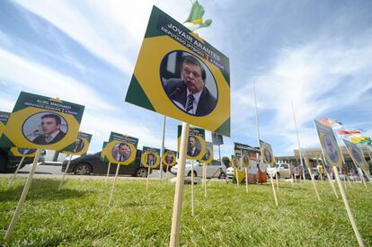 Arantes, em cartaz de campanha pelo impeachment.