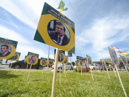 Arantes, em cartaz de campanha pelo impeachment.