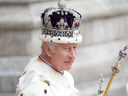 El rey carlos III, tras su coronación este sábado en Londres.