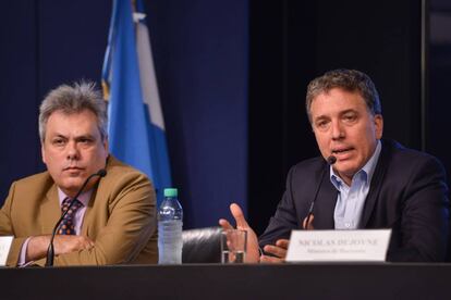 Nicolás Dujovne, ministro de Hacienda, en rueda de prensa.
