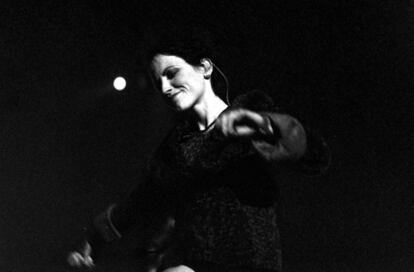 Dolores O'Riordan durante el concierto en el Palau Sant Jordi de Barcelona en 1999.