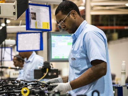 Funcionário da Ford na Bahia (Brasil), que vai ser fechada.