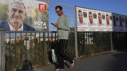 Carteles electorales del PSC y de Tot per Terrassa para los comicios del pasado 26-M.