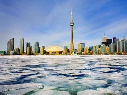 Panor&aacute;mica invernal del &#039;skyline&#039; de Toronto (Canad&aacute;).