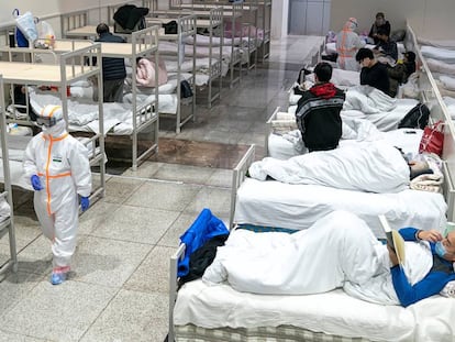El Centro Internacional de Exhibiciones de Wuhan, convertido en un hospital para pacientes con síntomas de coronavirus. 