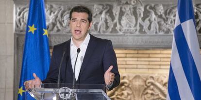 El primer ministro griego, Alexis Tsipras, en su comparecencia de anoche.