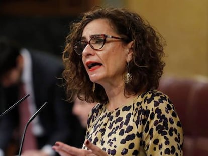 La ministra de Hacienda, María Jesús Montero durante el pleno del Congreso este jueves.